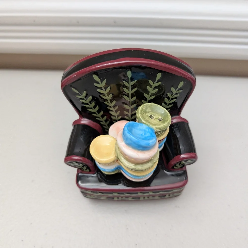 Vintage. Mary Engelbreit Enesco Chair and Bowls Salt and Pepper #478377 - Picture 2 of 6